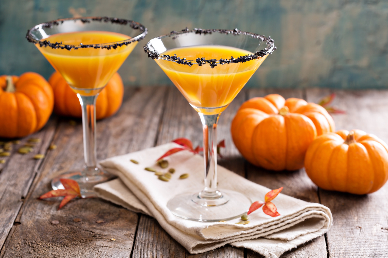 Pumpkini Cocktail Recipe for Thanksgiving or Friendsgiving